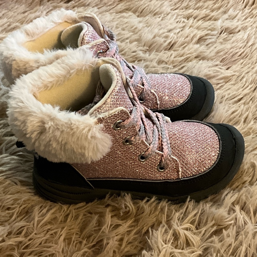 OshKosh B'gosh Glittery Pink and Black Boots - Picture 2 of 5